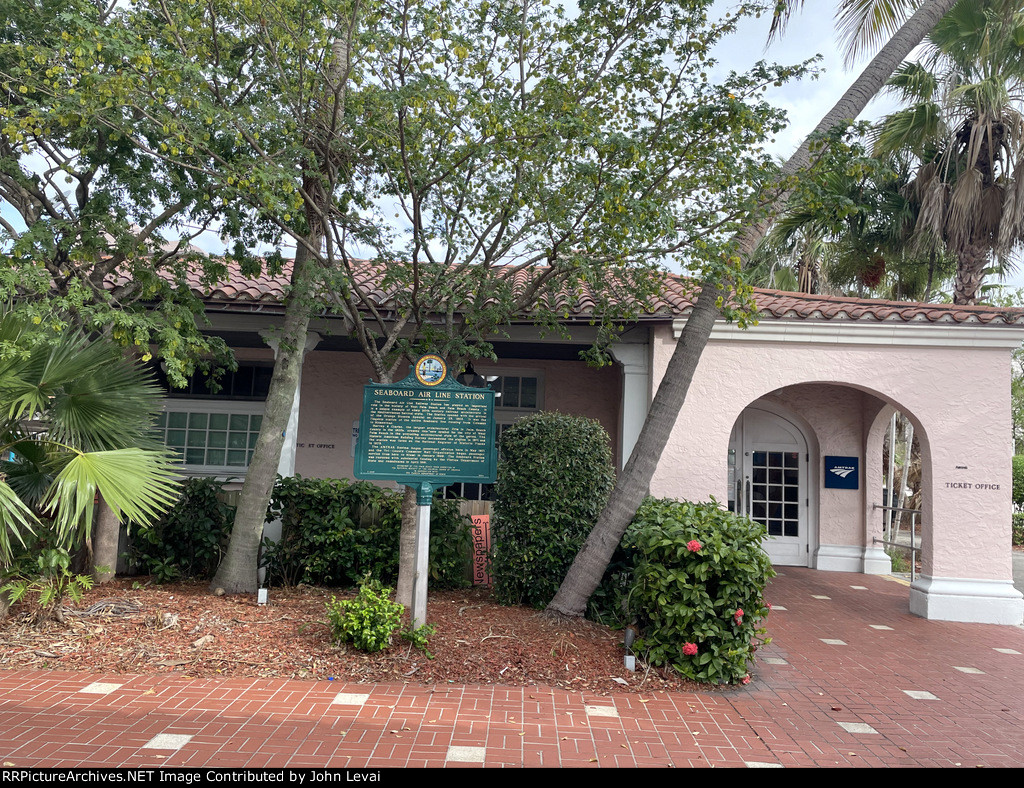 WPB Tri-Rail/Amtrak Station